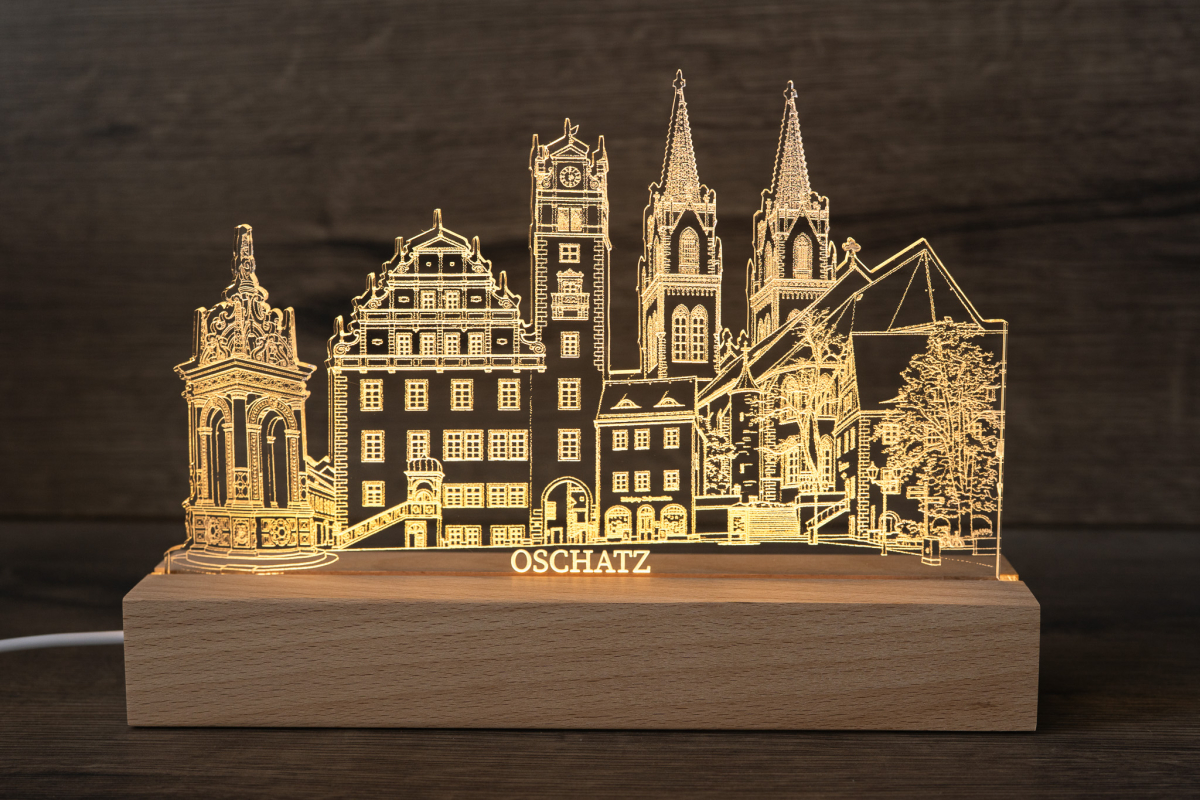 Preview: LED Acryl Lampe mit Oschatz Skyline auf Holzsockel, warmweißes Licht, USB-Stadtlampe als Deko und Heimatgeschenk